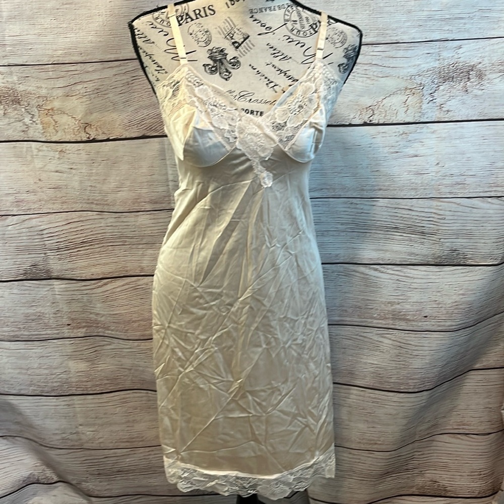 Kayser Vintage Full Slip Lingerie Adjustable Straps Lace Trim Size 32 USA